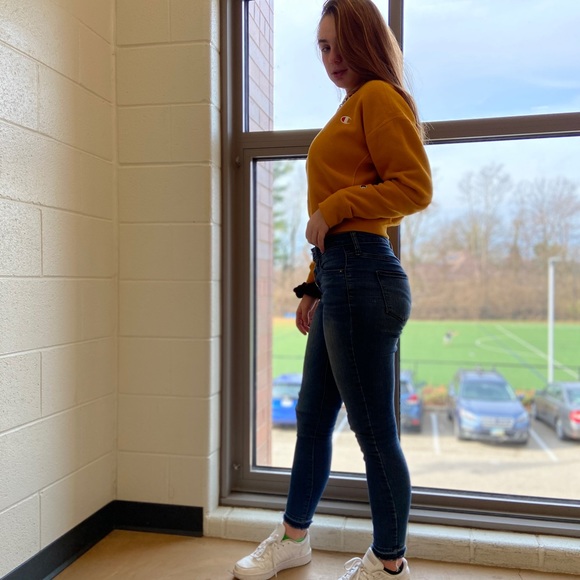 Meet your Posher, Rhea - Picture 2 of 3